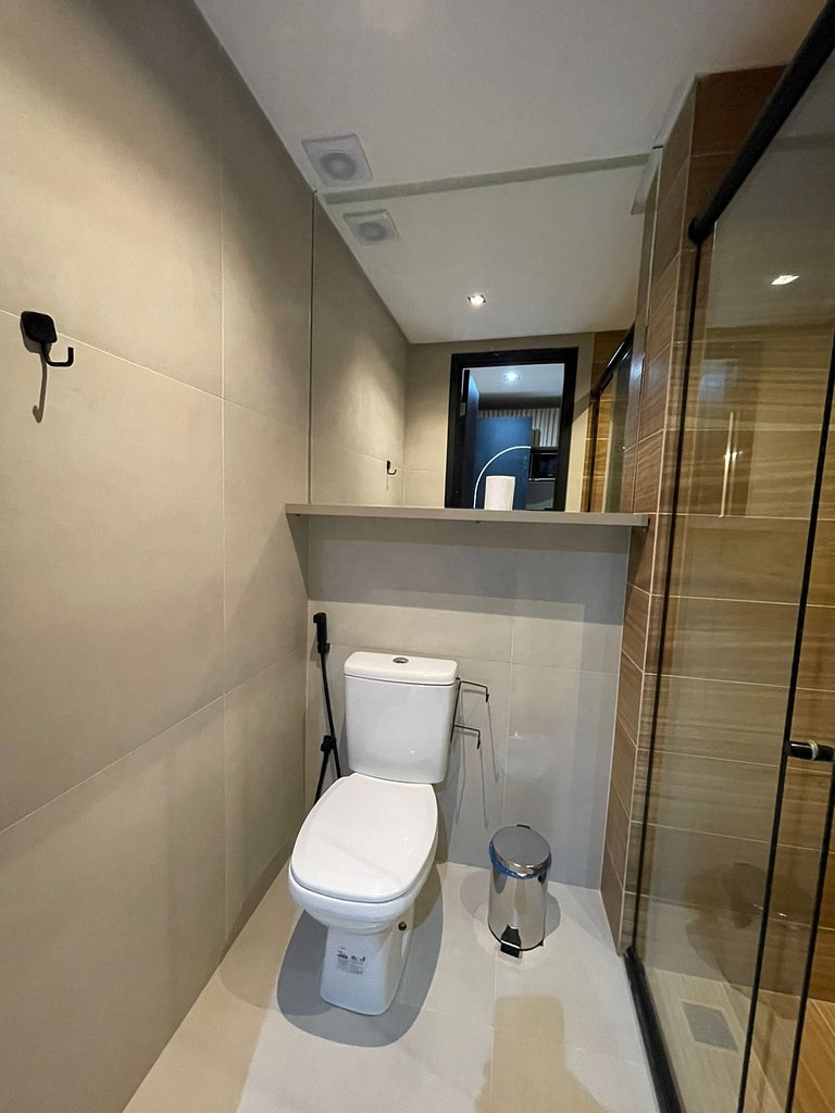 AM 114 Lindo Studio Premium em Prédio Pé na Areia.